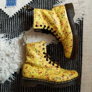 Dr. Martens 1460 Vintage Sun Little Flowers
US 7